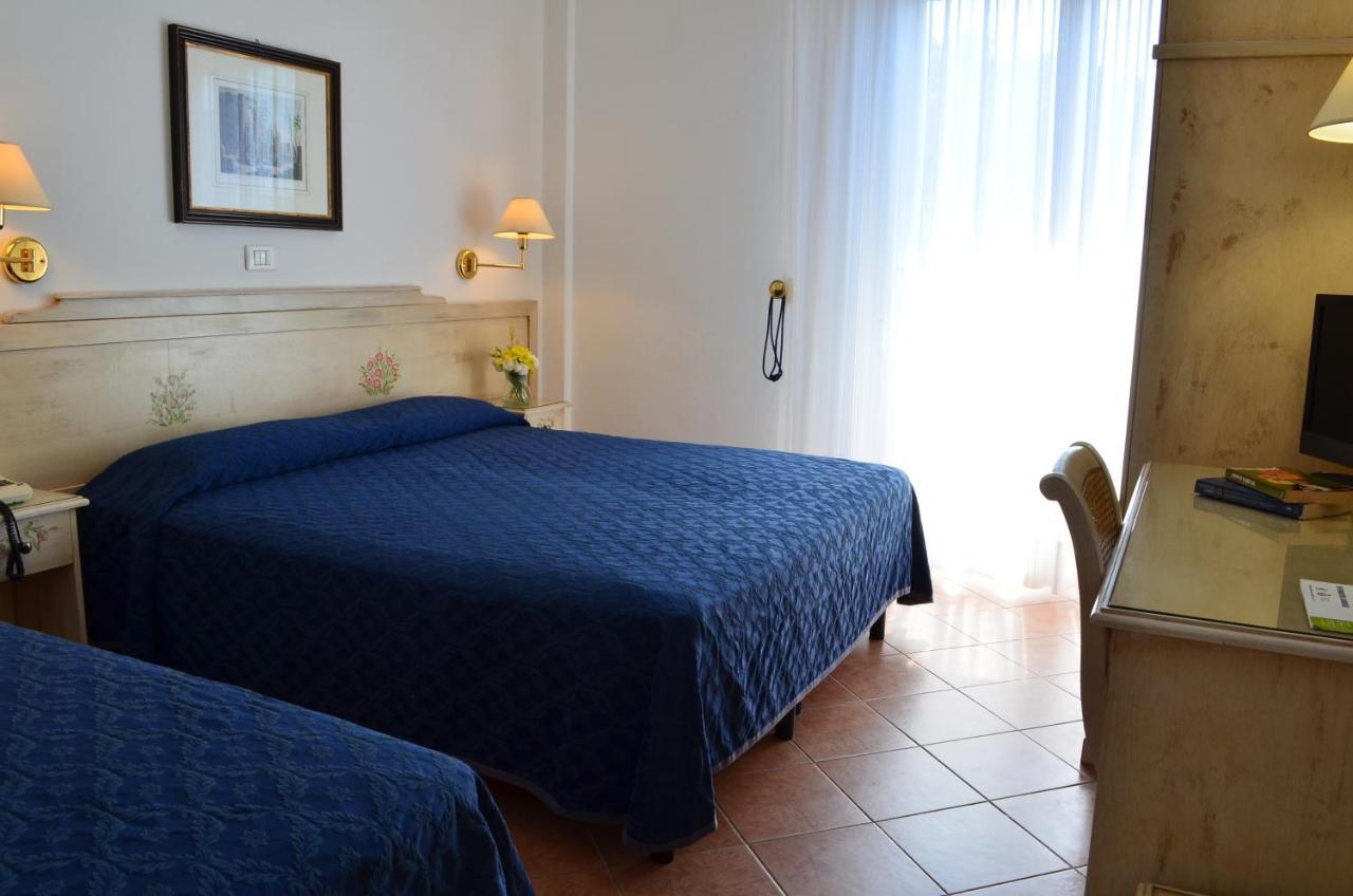Hotel I Due Gabbiani Citr 9006 Marina dʼMarina dʼAndora Bagian luar foto